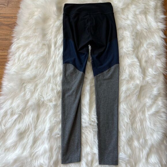 Outdoor Voices 7/8 Springs Leggings Charcoal/Navy/Graphite - Picture 6 of 8